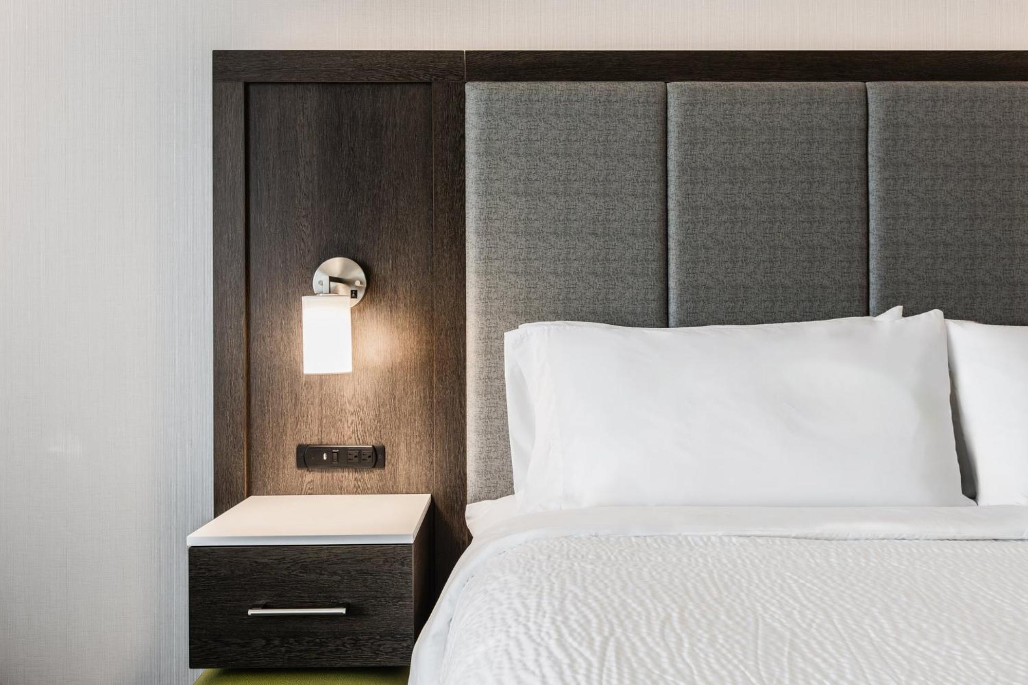 Standard Room with Two Queen Beds,1531565140:JPEG