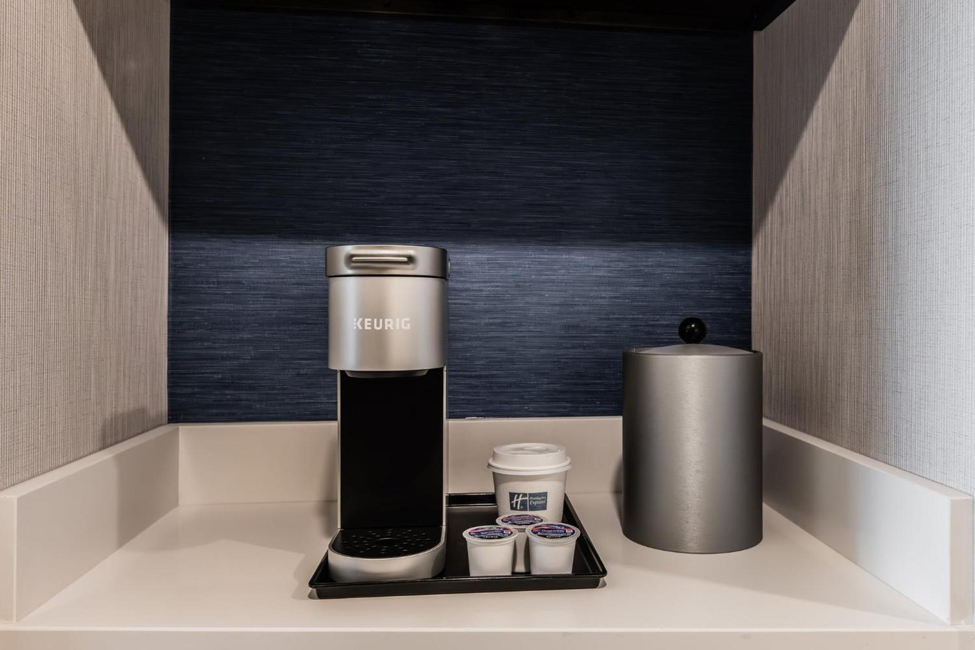 Standard Room with Two Queen Beds and Runway View,1532255890:JPEG